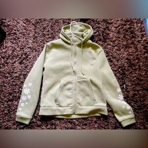 Green fit hoodie with a zipper